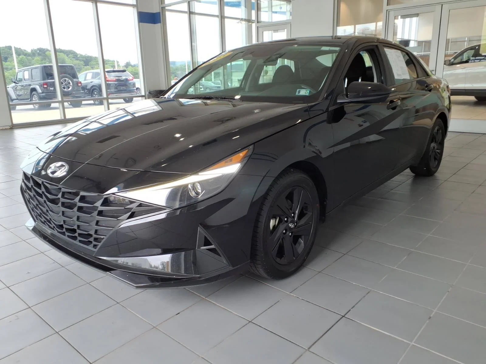 Used 2023 Phantom Black Hyundai SEL image 8