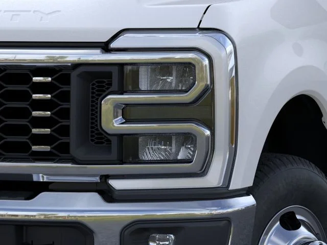 New 2026 Star White Metallic Tri-Coat Ford F-350® King Ranch® image 18