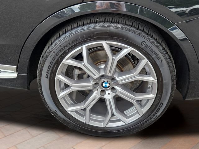 Used 2026 Black Sapphire Metallic BMW xDrive40i image 31