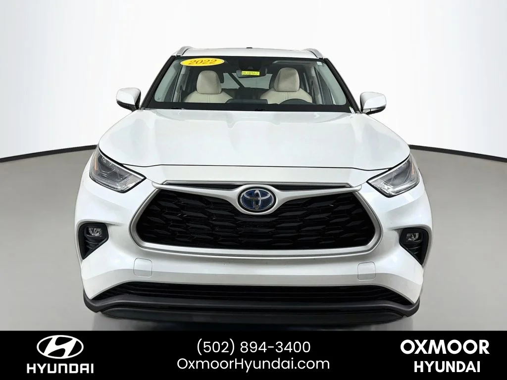Used 2022 Wind Chill Pearl Toyota Hybrid XLE image 2
