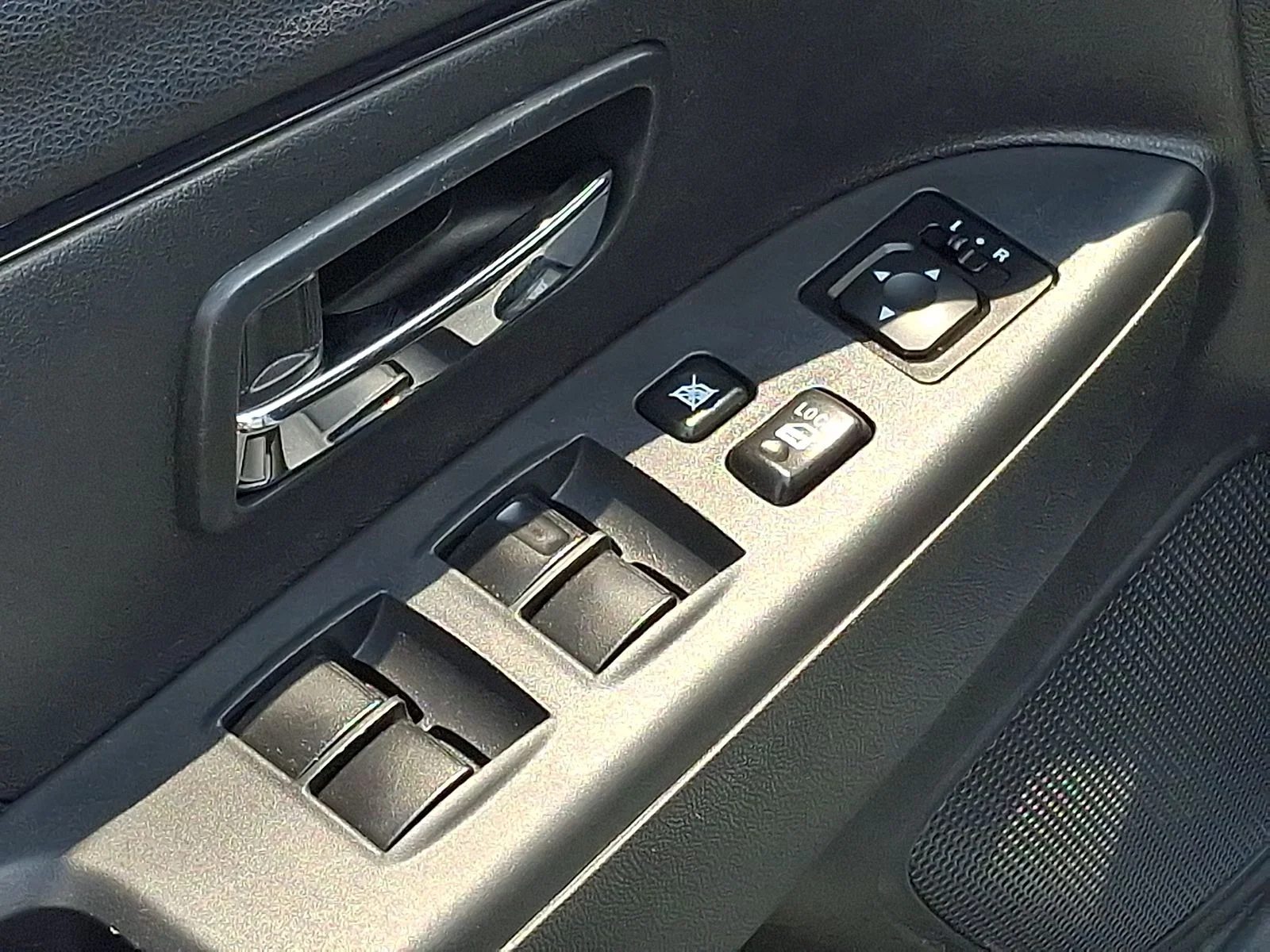 Used 2025 White Mitsubishi 2.0 ES image 21