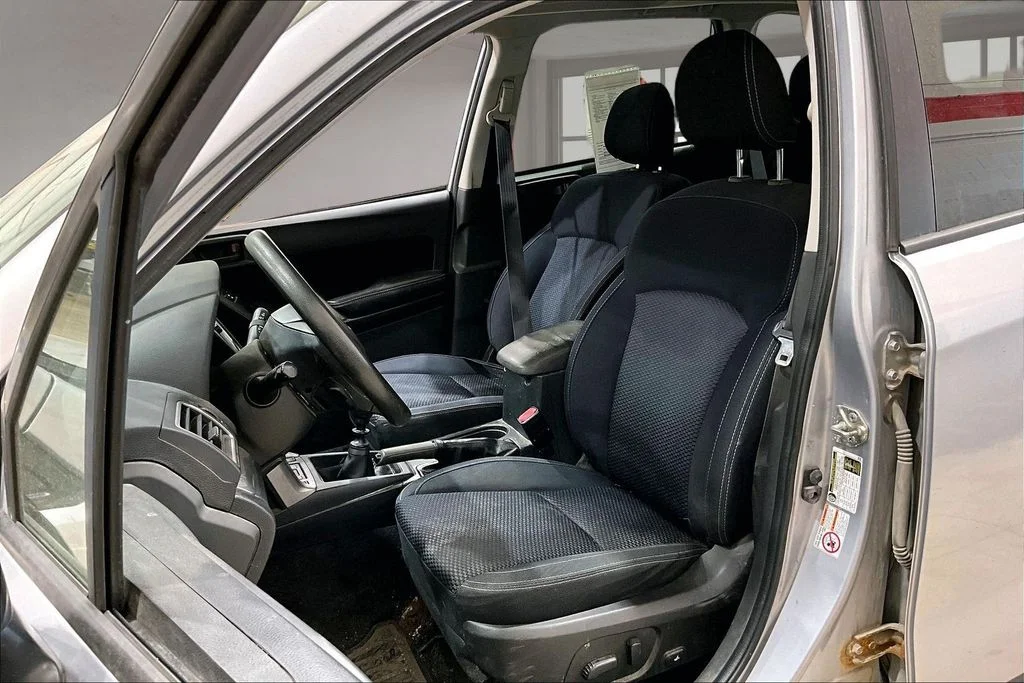 Used 2016 Silver Subaru 2.5i Premium image 24