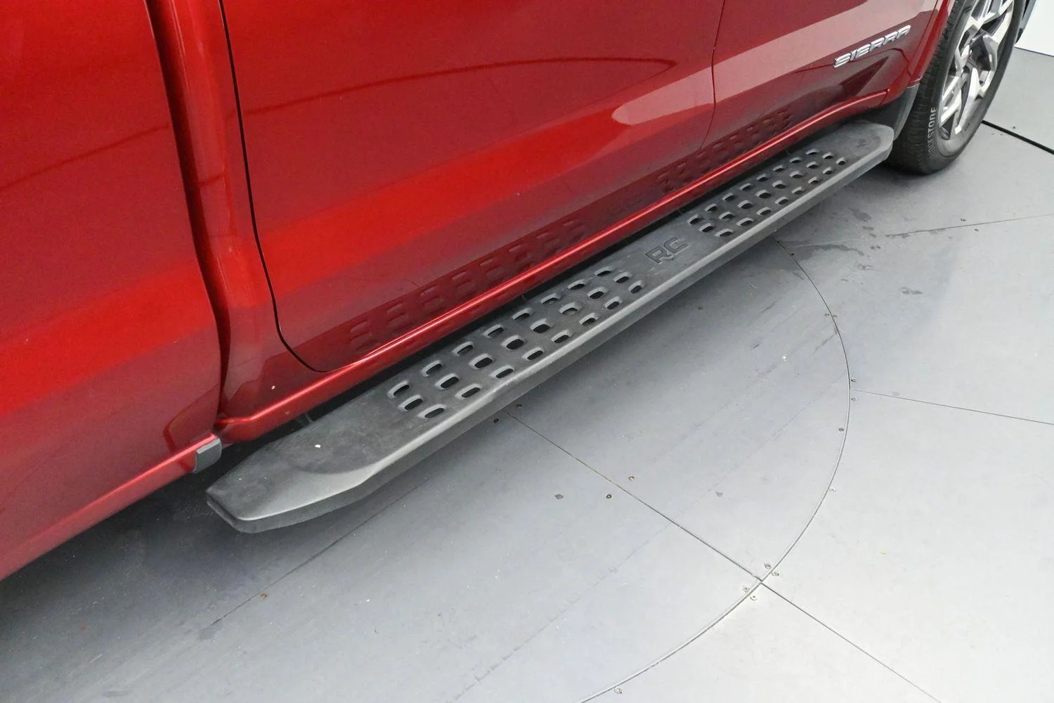 Used 2023 Volcanic Red Tintcoat GMC SLT image 9