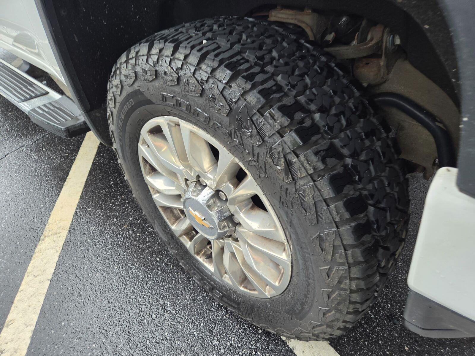 Used 2021 SUMMIT WHITE Chevrolet High Country image 4