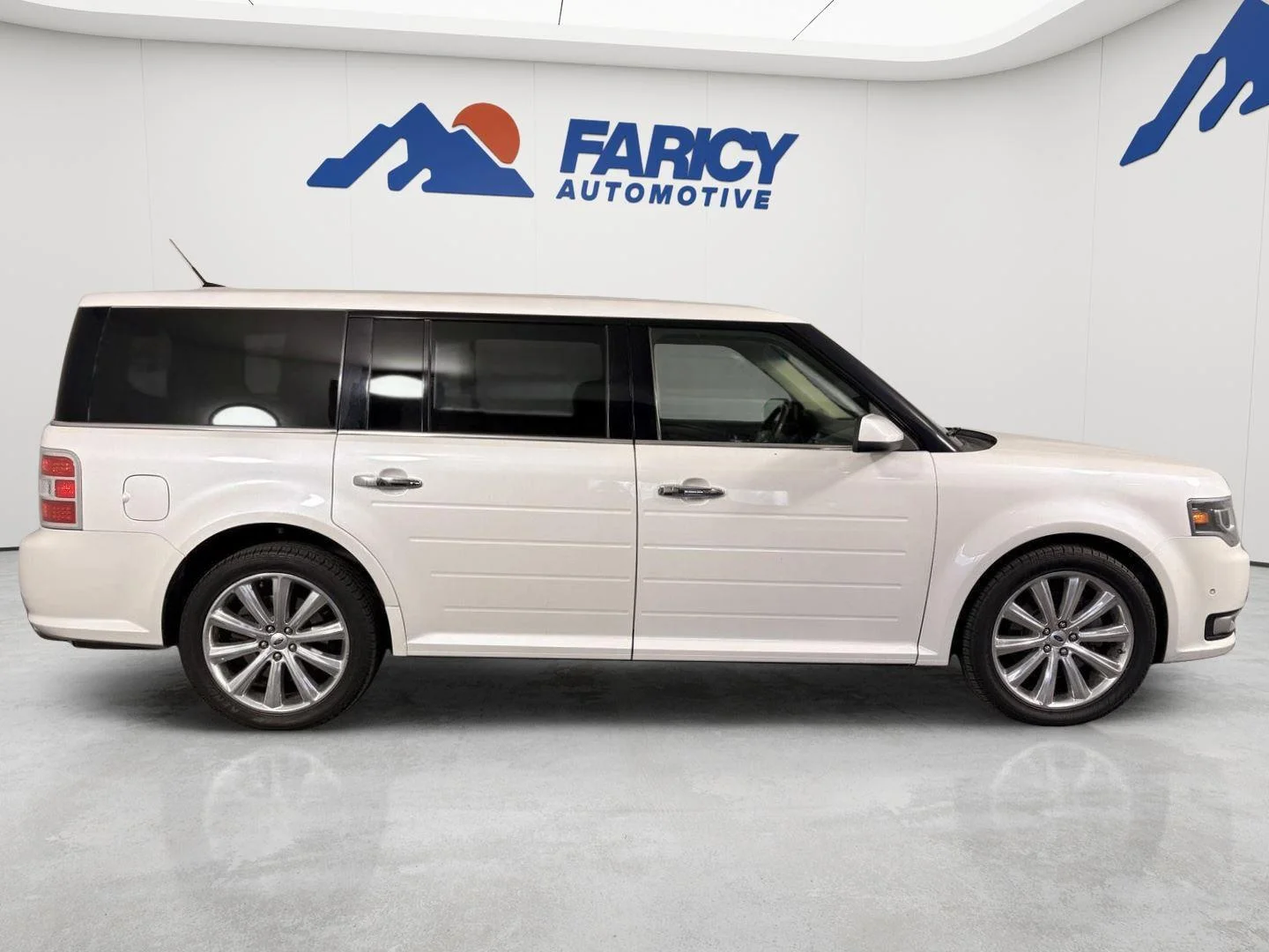 Used 2019 White Platinum Metallic Tri-Coat Ford Limited EcoBoost image 9
