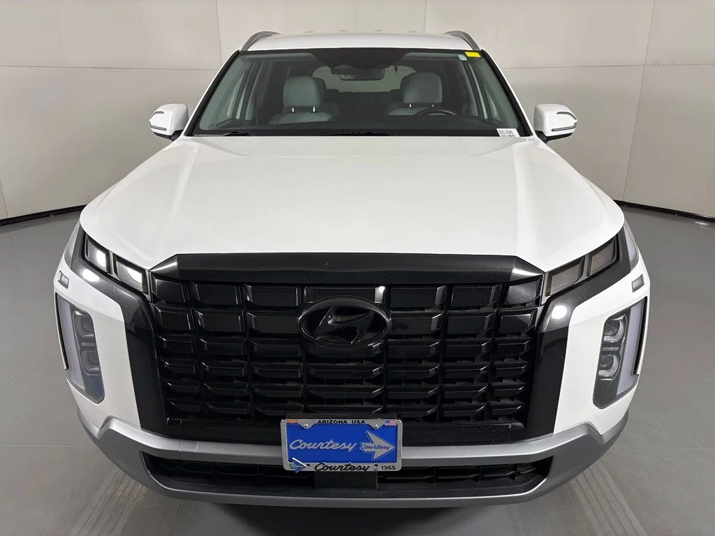 Used 2025 White Hyundai SEL image 3