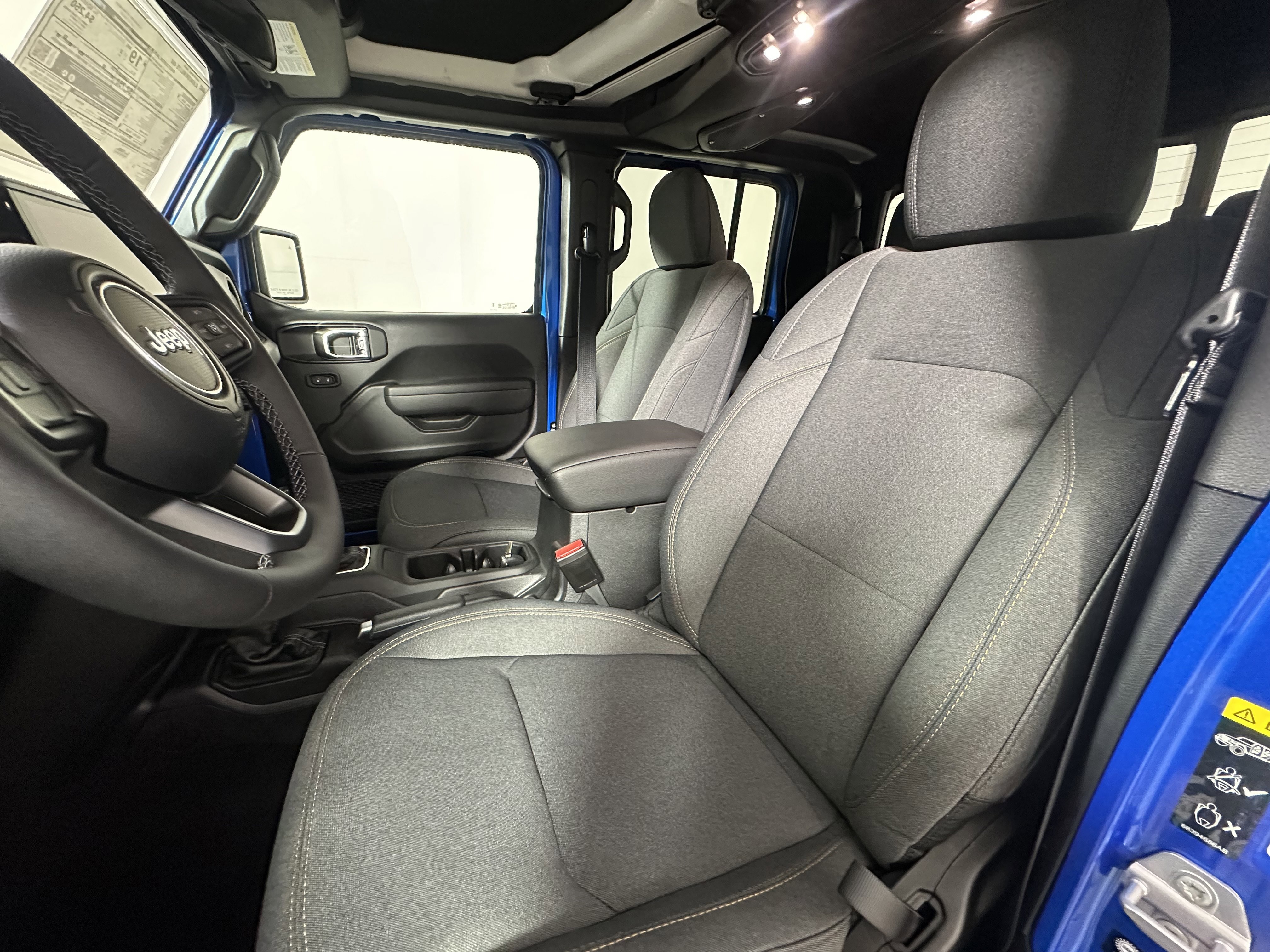 2025 Jeep Gladiator Willys - Photo 9