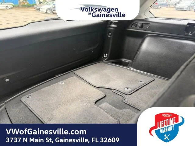 Used 2023 Diamond Black Crystal Pearlcoat Jeep Laredo image 9