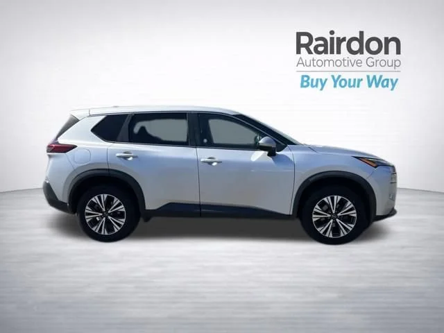 Used 2022 Brilliant Silver Metallic Nissan SV image 19
