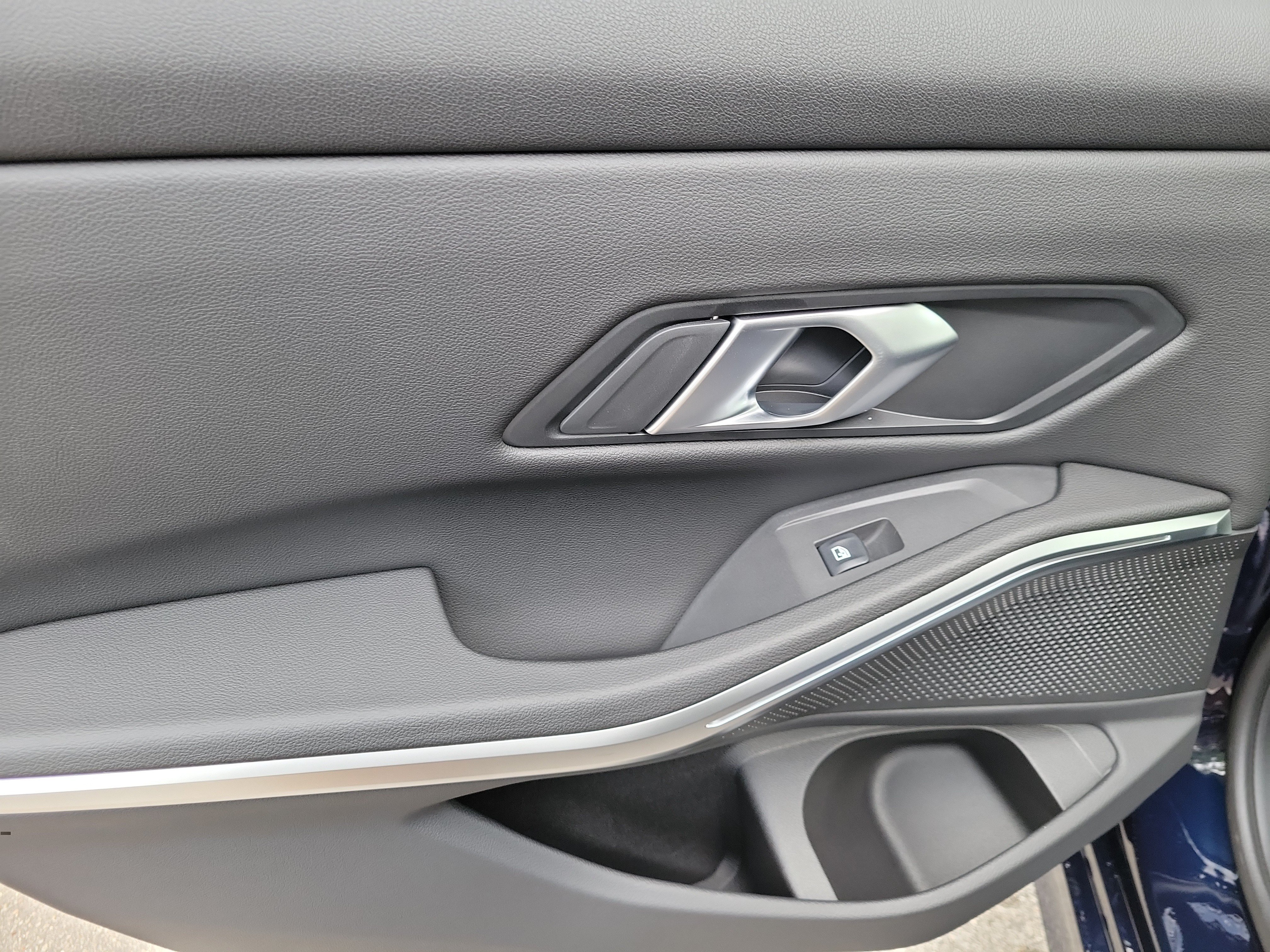 New 2026 Tanzanite Blue II Metallic BMW 330i NA image 9