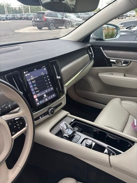 Used 2024 Gray Metallic Volvo Ultimate image 5