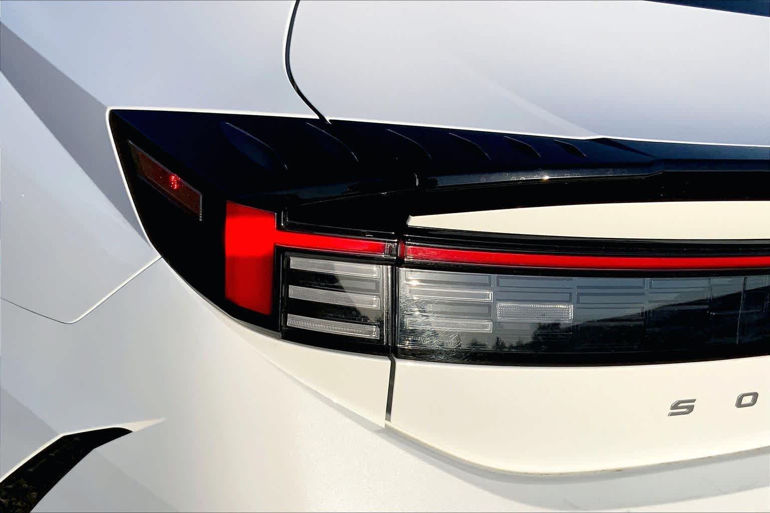 Used 2025 Serenity White Hyundai SEL image 28