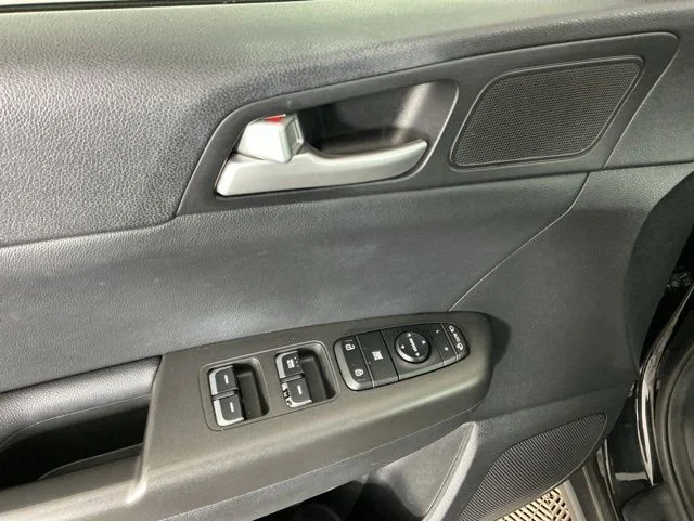 Used 2017 Red Kia EX image 13
