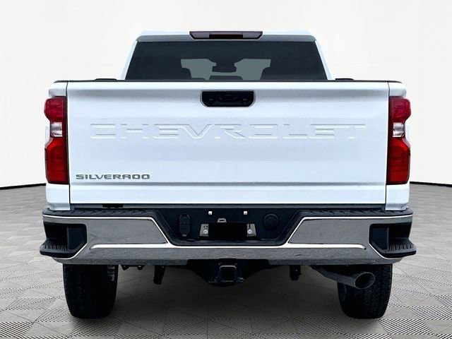 New 2026 Summit White Chevrolet WT image 5