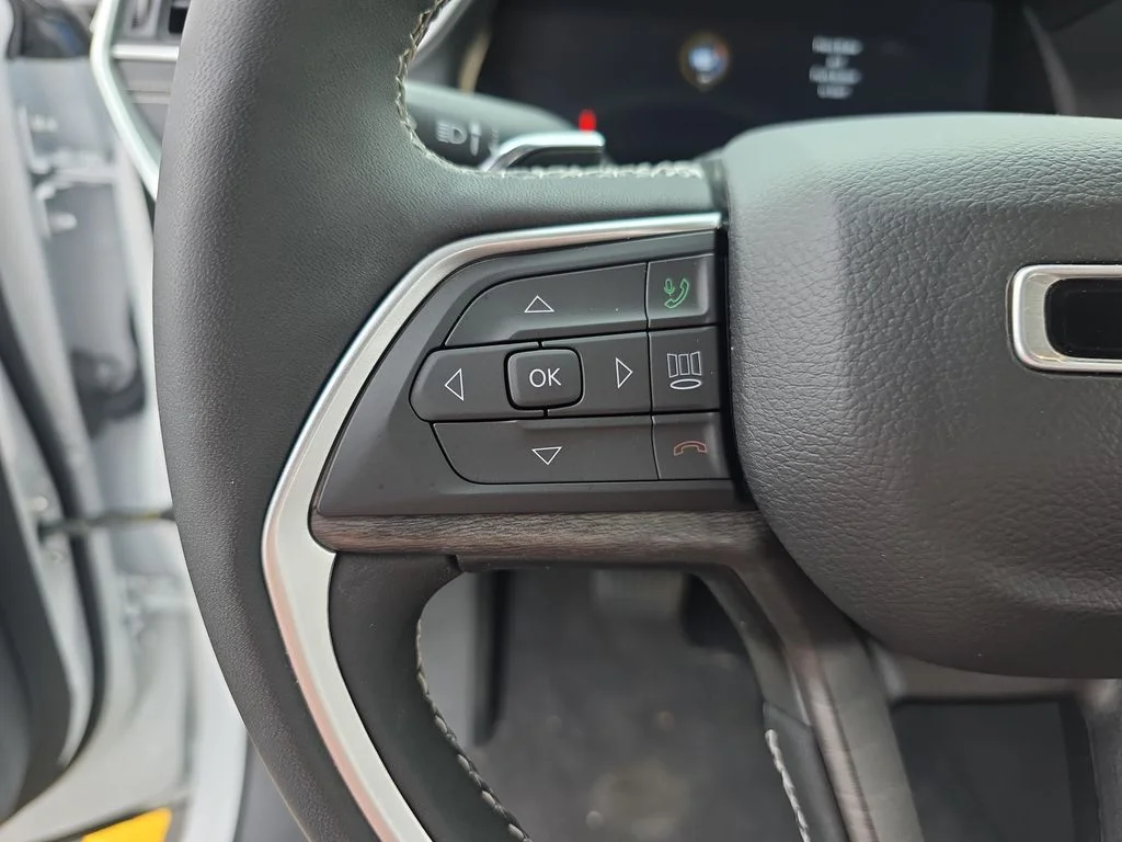 Used 2024 White Jeep Limited image 19