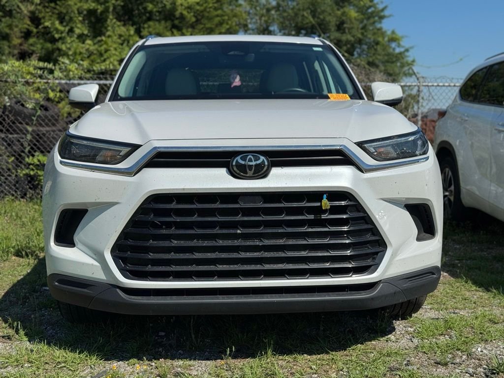 Used 2024 Beige Toyota XLE image 3