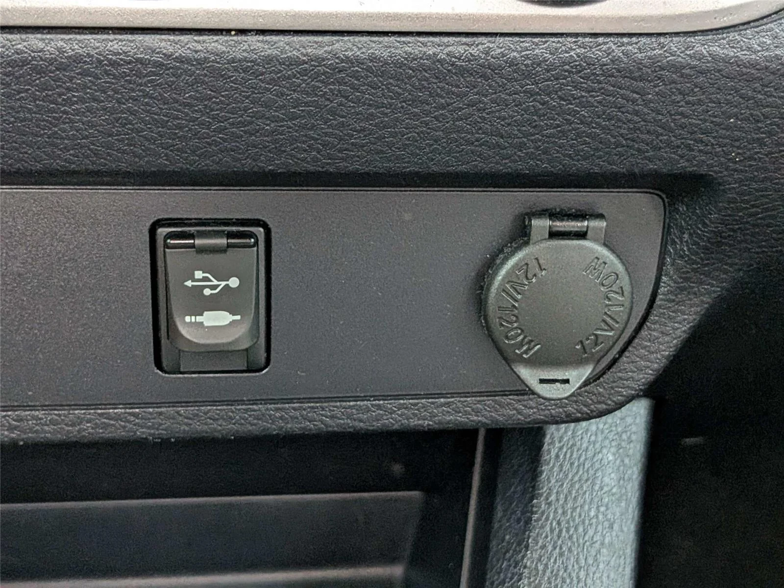 Used 2019 Silver Toyota SR image 31