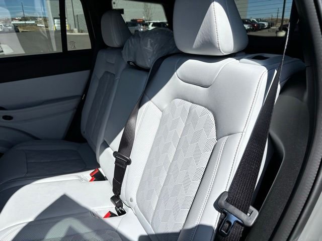 New 2026 Sting-Gray Clear-Coat Exterior Paint Jeep Laredo image 17