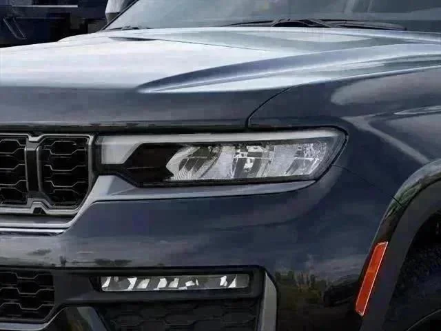 New 2027 High-Gloss Black Paint Jeep Limited image 6