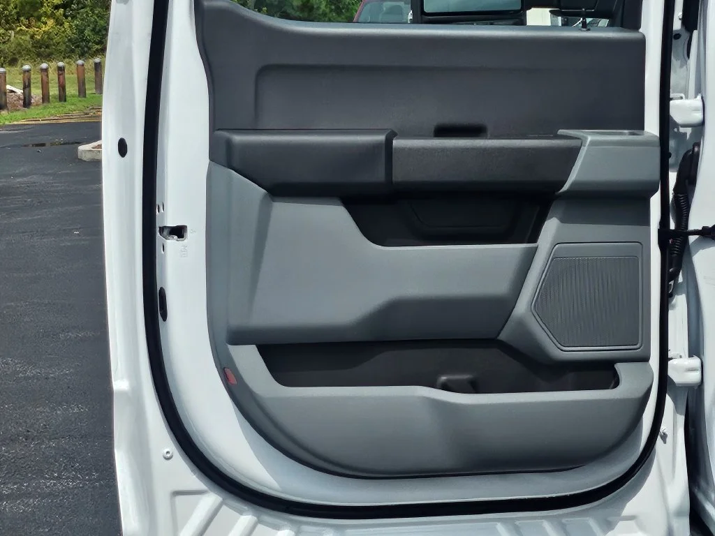 New 2027 Oxford White Ford F-350® XL image 33