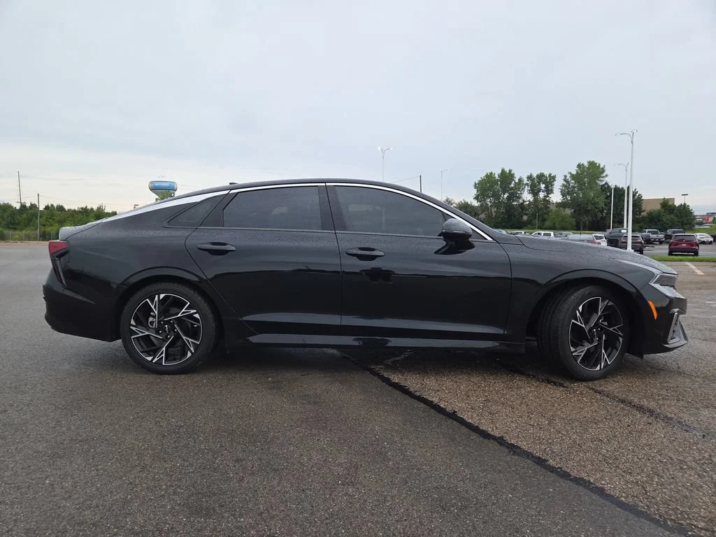 Used 2025 Aurora Black Pearl Kia GT-Line image 28