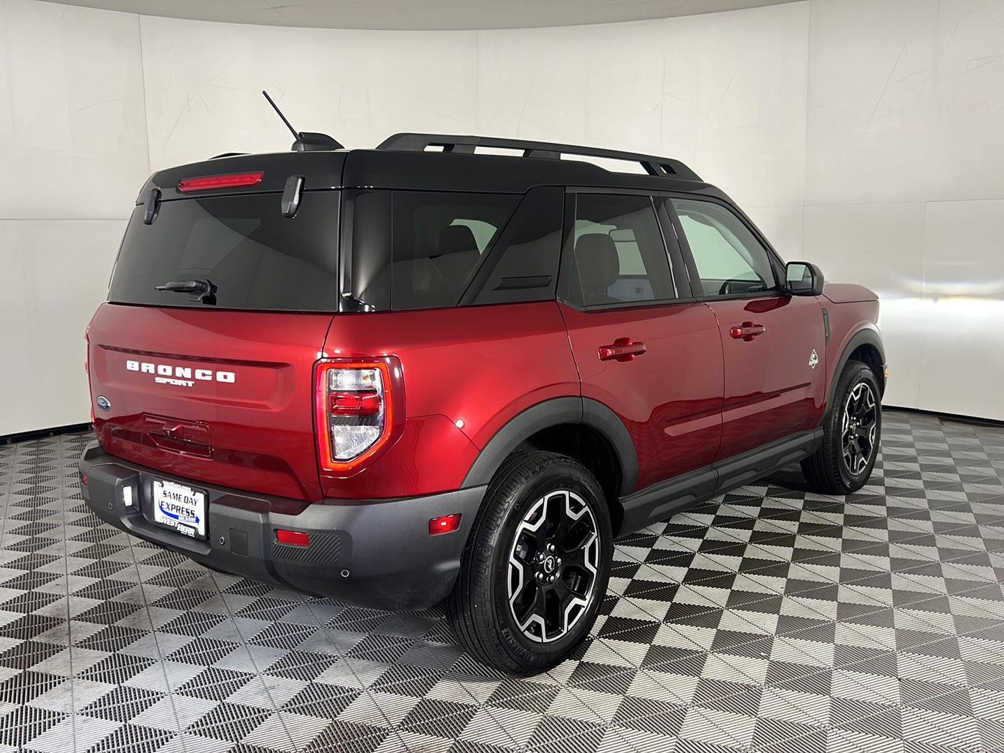 Used 2025 Ruby Red Metallic Tinted Clearcoat Ford Outer Banks image 10