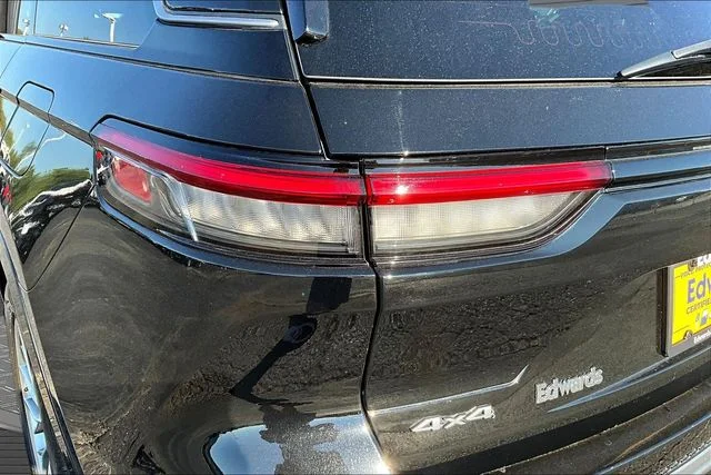 Used 2022 Black Jeep Summit image 22