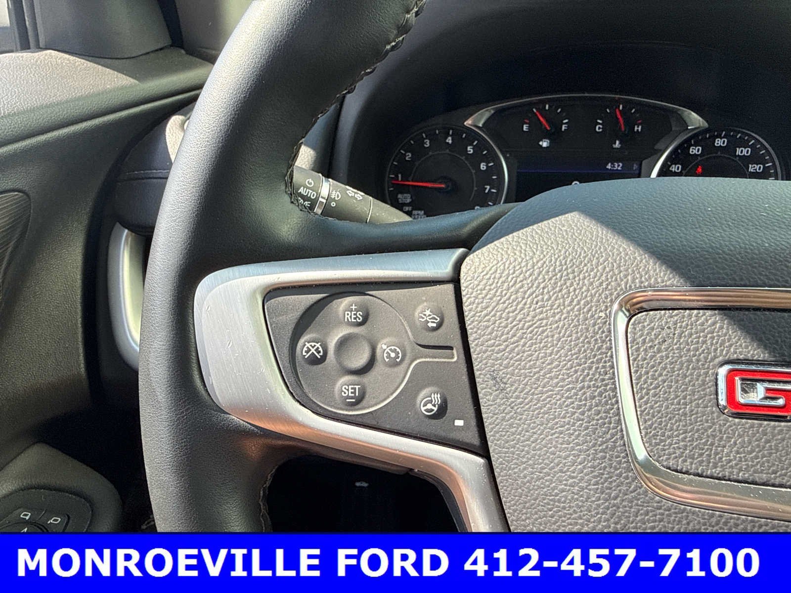 Used 2023 White Frost Tricoat GMC SLT image 22