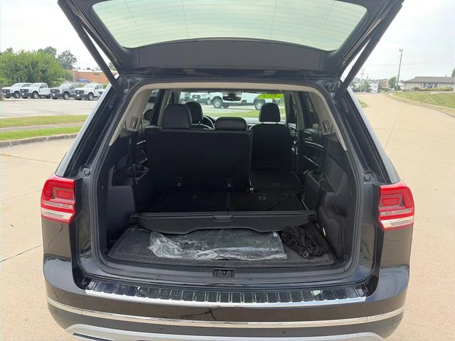 Used 2018  Volkswagen SEL image 31