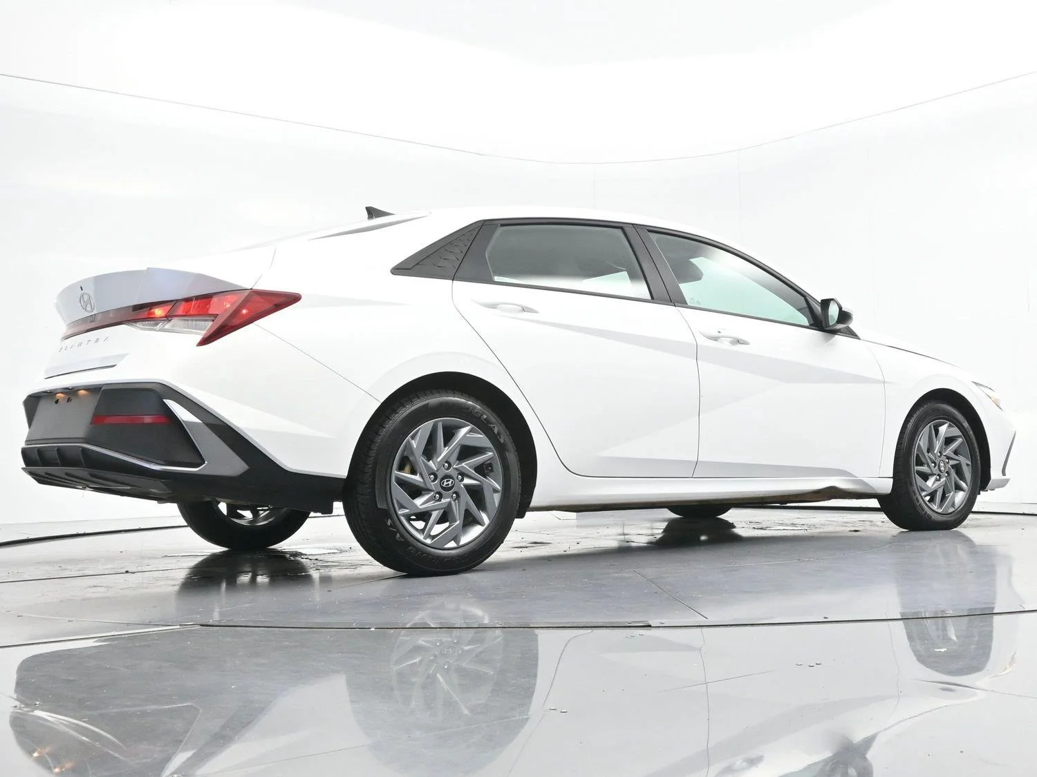 Used 2024 Serenity White Hyundai SEL image 48
