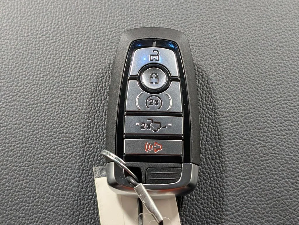 New 2026 Oxford White Ford XLT image 30