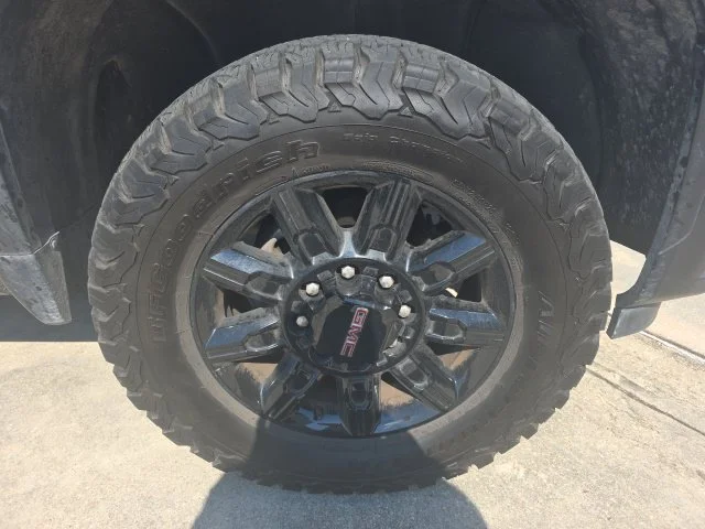 Used 2024 Gray GMC AT4 image 6
