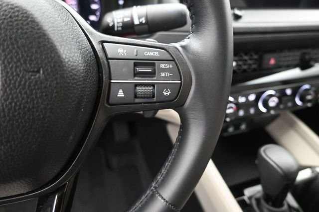 Used 2024 Platinum White Pearl Honda EX-L image 6