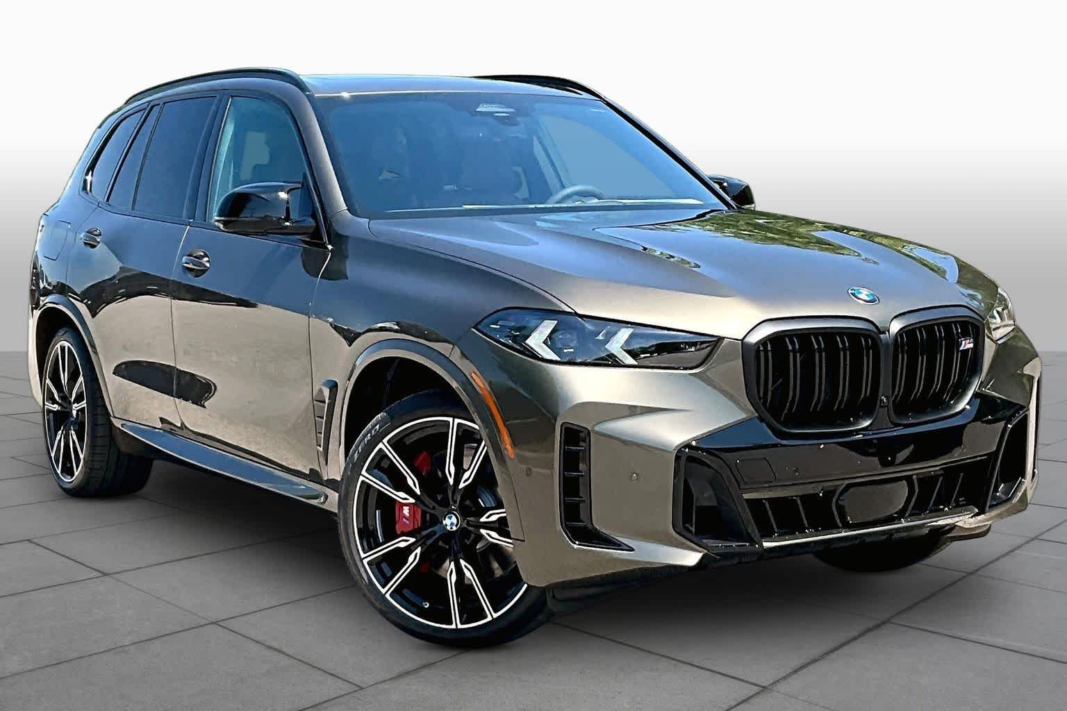New 2026 Manhattan Green Metallic BMW M60i image 2