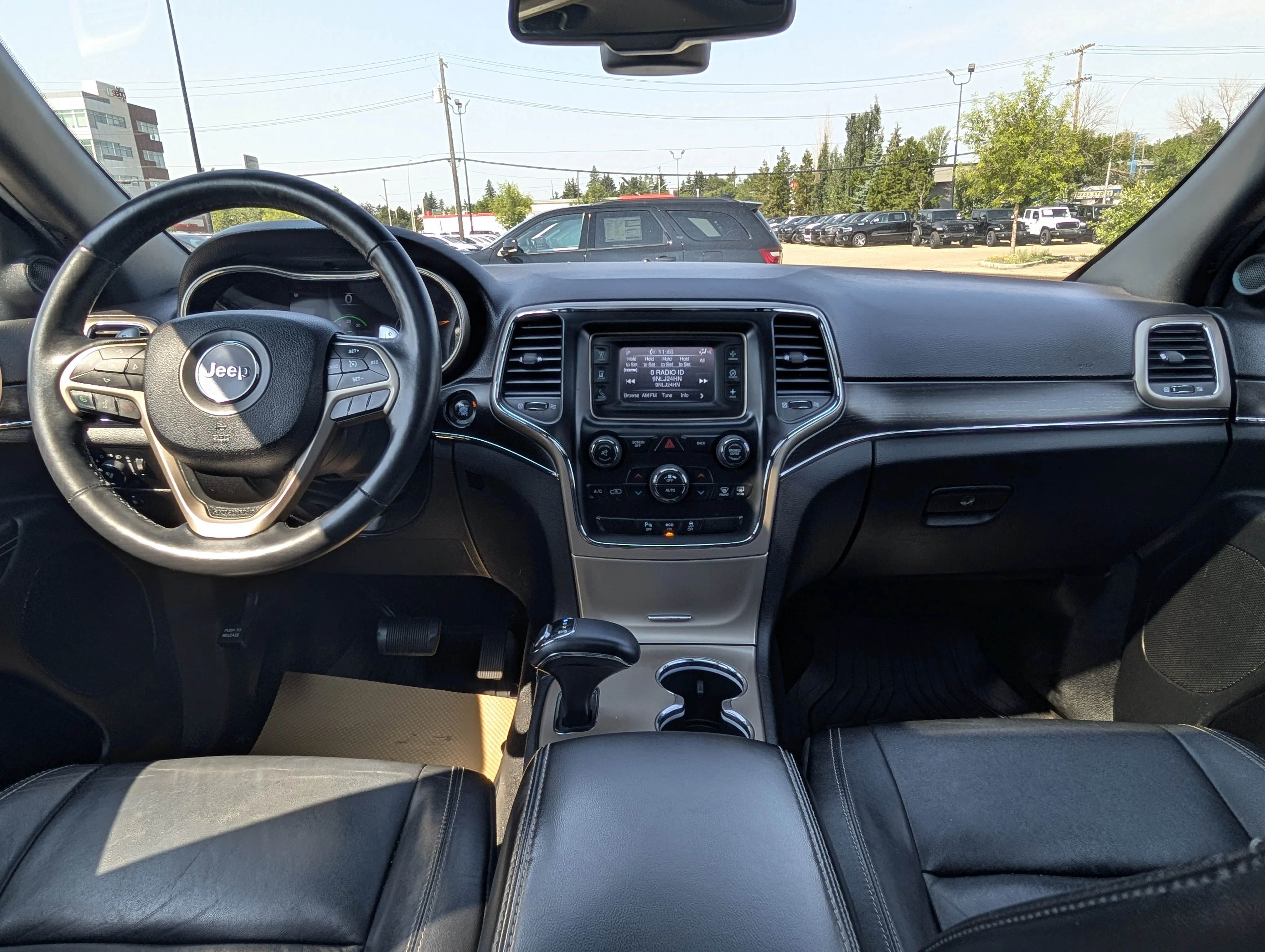 Used 2014 Bright White Clearcoat Jeep Limited image 24