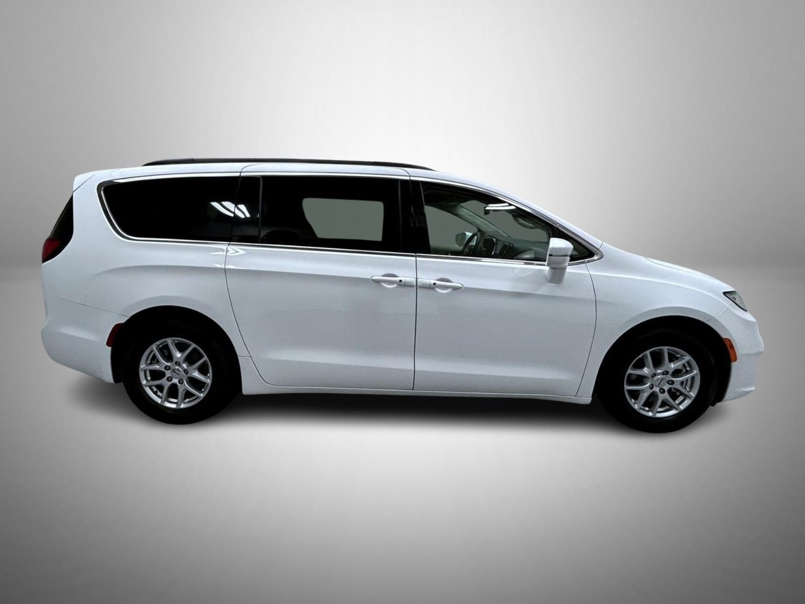 Used 2022 White Chrysler Touring L image 4