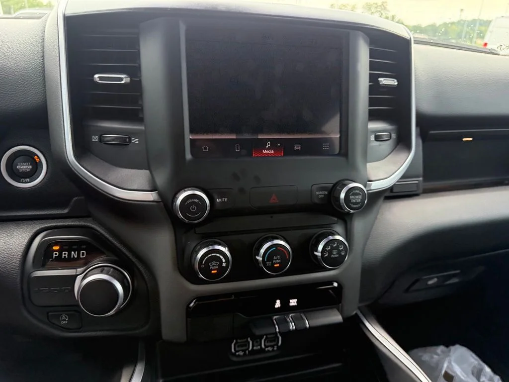 Used 2022 White Ram Big Horn/Lone Star image 9