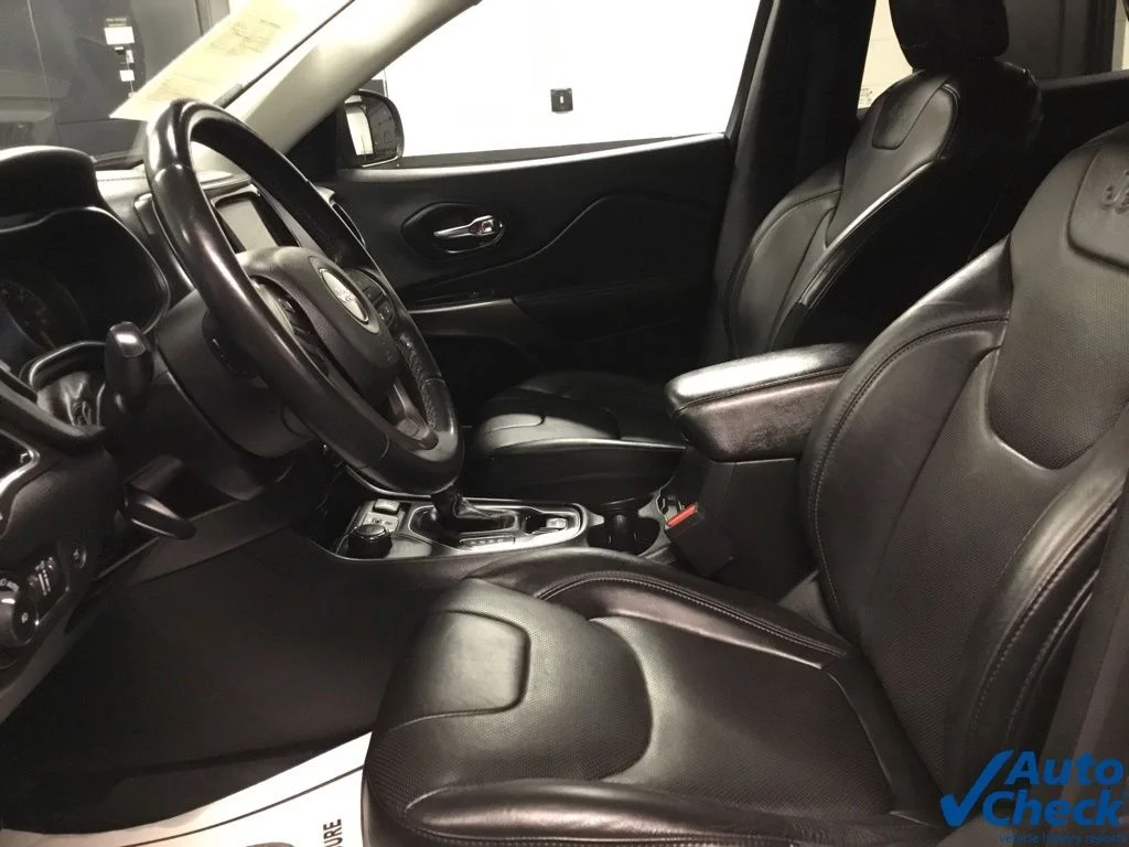 Used 2019 Blue Jeep Limited image 23