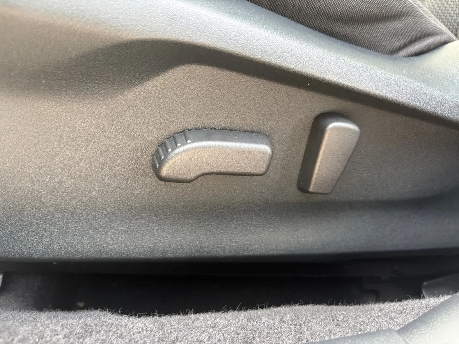 Used 2023 Ice Silver Metallic Subaru Premium image 28