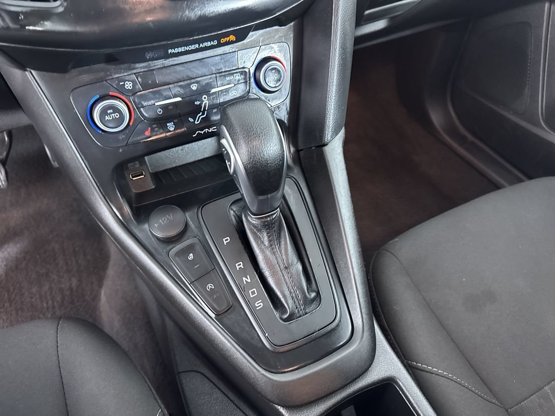 Used 2018 Blue Ford SE image 20
