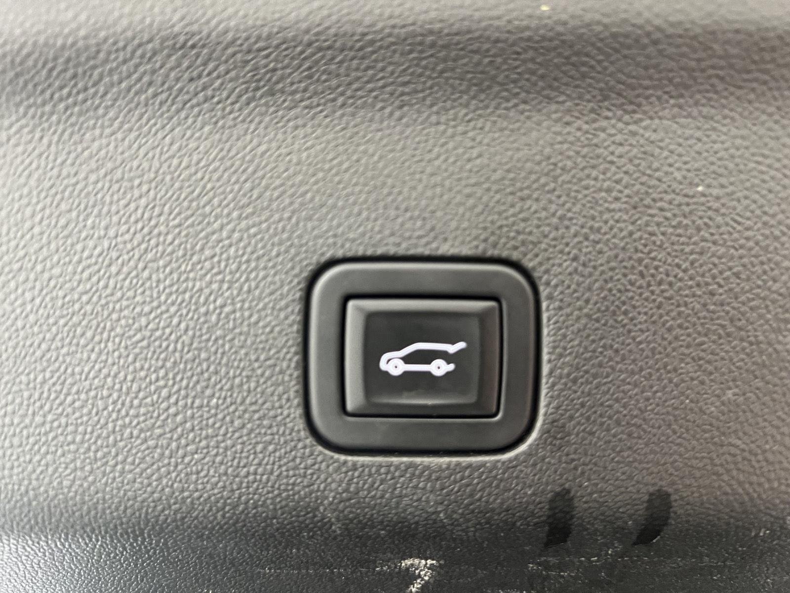 Used 2023 Auburn Metallic Chevrolet Premier image 28