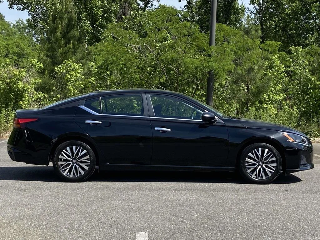 Certified Used 2025 Super Black Nissan SV image 2