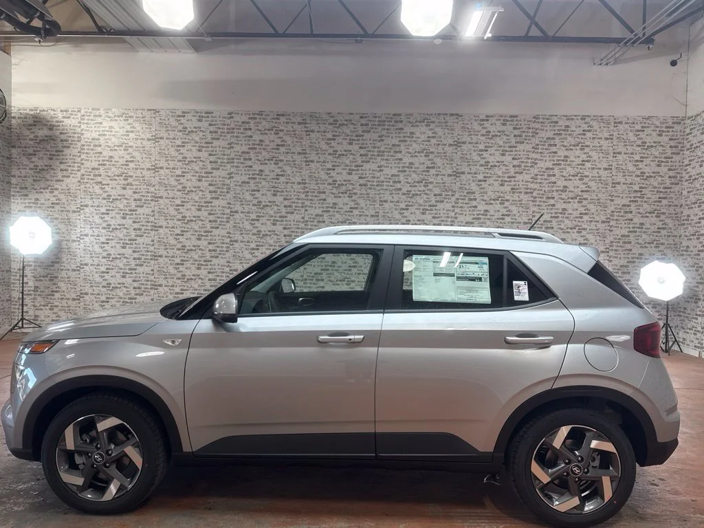 New 2026 Shimmering Silver Hyundai SEL image 4
