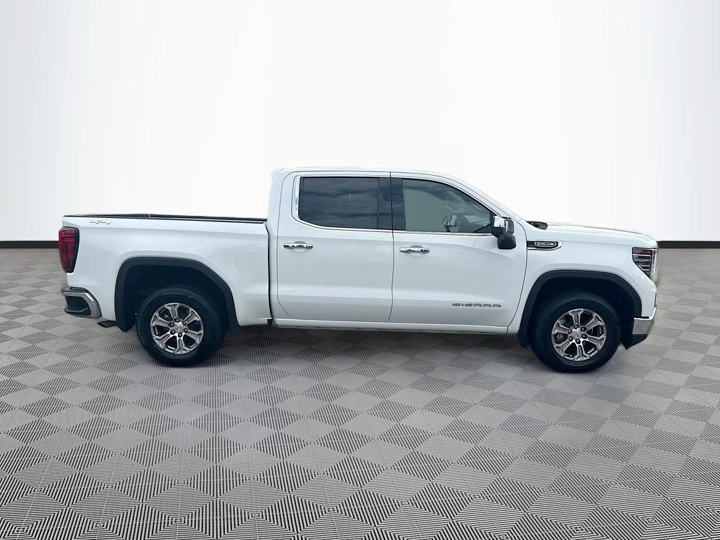 Used 2025 White GMC SLT image 5