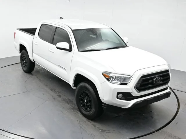Used 2022 White Toyota SR5 image 28