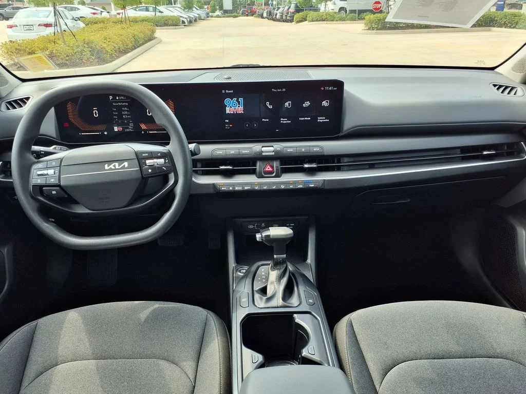 Used 2025 White Kia LXS image 19