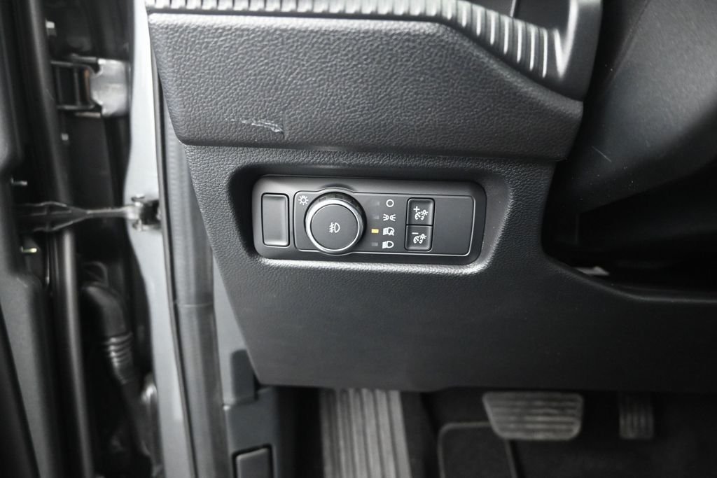 New 2026 Carbonized Gray Metallic Ford XLT image 11