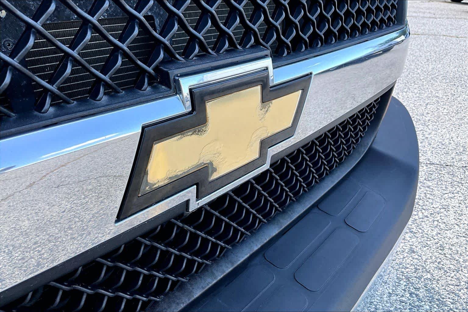 Used 2017 Summit White Chevrolet  image 27