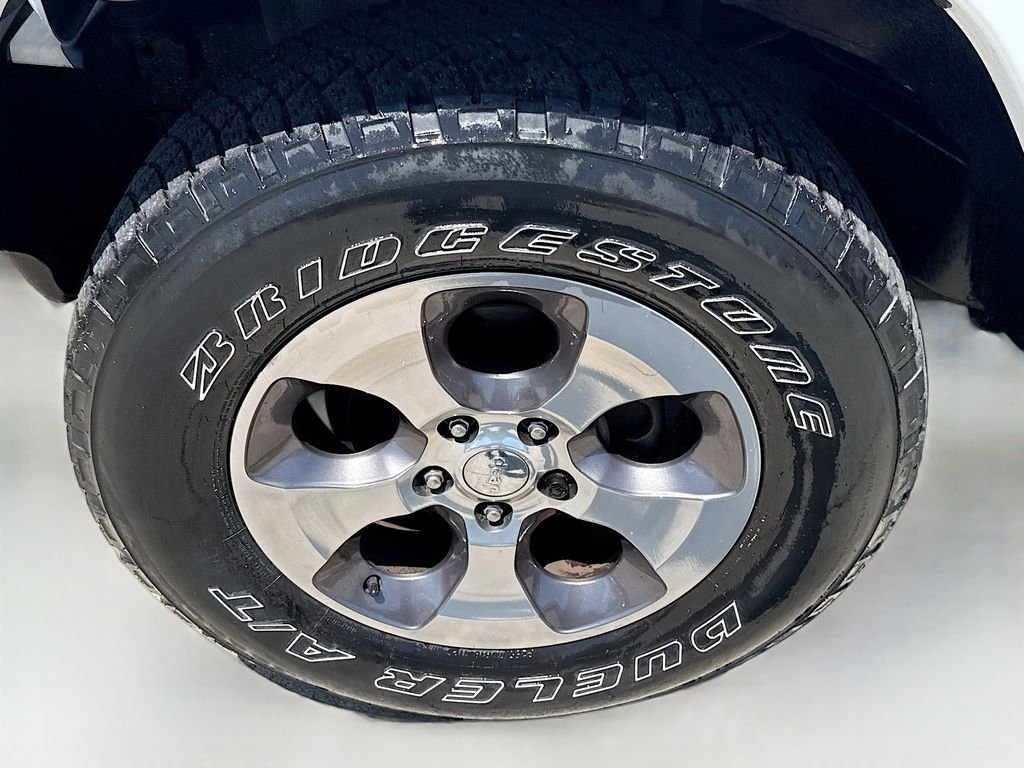 Used 2018 Bright White Clearcoat Jeep Sahara image 26