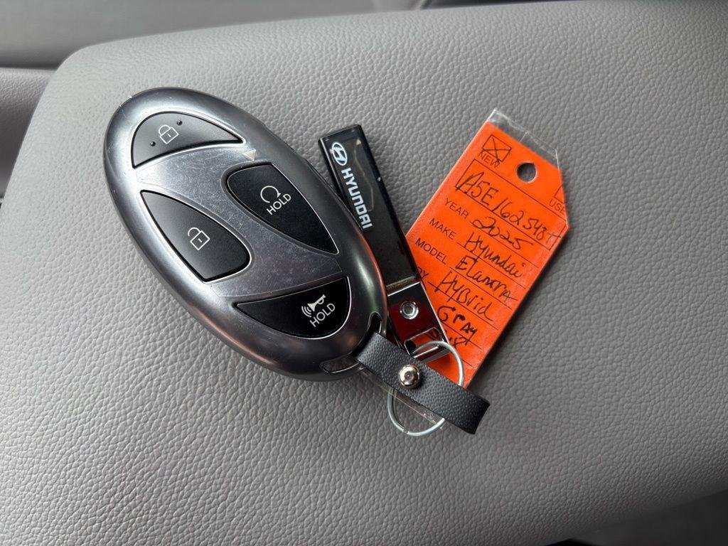 2025 Hyundai Elantra Blue - Photo 31